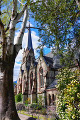 Seitliche Aufnahme der evangelischen Christuskirche in Meran, von der Passerpromenade aus,...