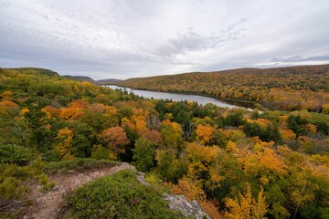 Naklejka premium Lake of the Clouds in Porcupine Mountains on a cloudy day in Ontonagon County, Michigan, USA