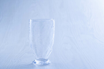 ガラスのコップと水