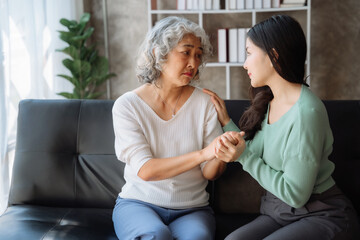 Obraz premium Granddaughter consoled and encouraged her grandmother with love.