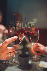 Wildberry Lillet mit frischer Minze