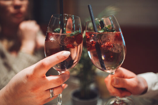 Wildberry Lillet mit frischer Minze