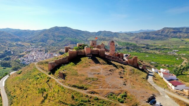 Castillo de &Aacute;lora y pueblo de &Aacute;lora , M&aacute;laga .
