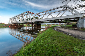 nowy most kolejowy w Opolu podczas budowy - obrazy, fototapety, plakaty