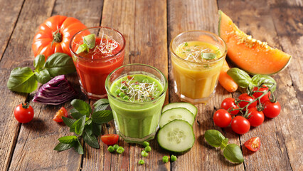 detox vegetable juice and fresh ingredients