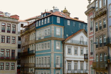 Obraz premium Elegant nostalgic buildings of different faded colours downtown Porto, Portugal