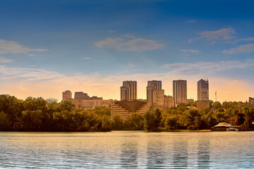 Obraz premium Tall beautiful buildings near the water at sunset.