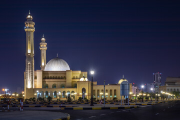 Fototapeta na wymiar Al Fateh Grand Mosque in the evening lights, Manama, Bahrain