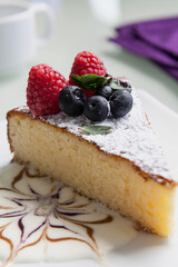 Cake with berries and mint