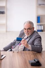 Old male employee in e-commerce concept