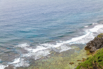 Fototapeta na wymiar 沖縄県伊江島の湧出（わじー）の崖から見える海の風景 
