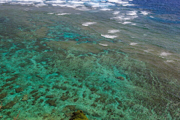 晴れた日、沖縄の海模様