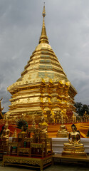 Fototapeta premium Golden pagoda