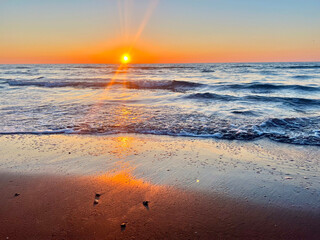 夕陽が綺麗な砂浜
