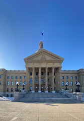 Naklejka premium Front view to the Alberta Legislature Building, Legislative Assembly of Alberta and the Executive Council of Alberta also call the Ledge in Canada.