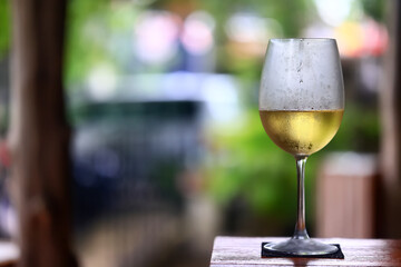 a glass of white wine in a restaurant, alcohol luxury background