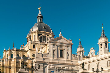 Fototapeta na wymiar Church Catedral de Santa María la Real de la Almudena, Madrid spain
