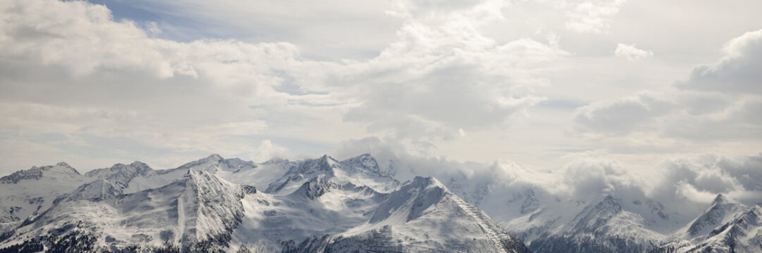 Banner 3x1 Alpine mountains and the sky in the clouds.