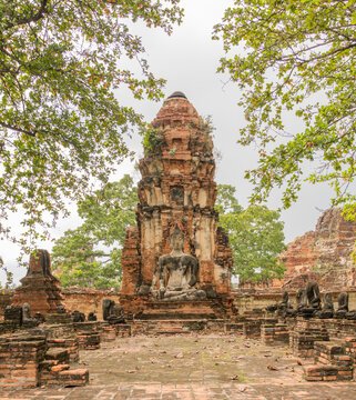 Buddha image in Wat Mahathat temple