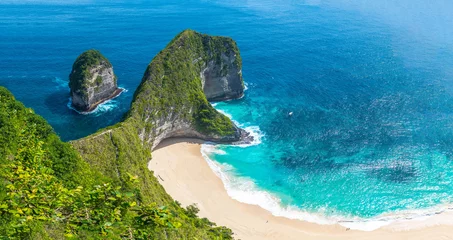 Washable wall murals Bali amazing view of kelingking beach in nusa oenida, indonesia