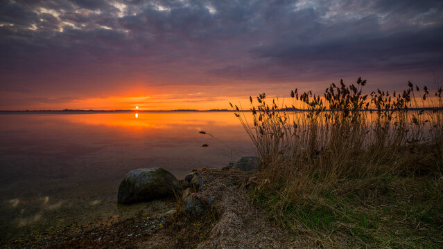 Sonnenuntergang &uuml;ber dem Wieker Bodden