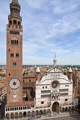 Museo Verticale del Torrazzo di Cremona con la cattedrale
