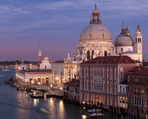 Obraz na płótnie Canvas Venezia, Giudecca. Canal Grande con La Salute e Punta della Dogana versonSan Giorgio 
