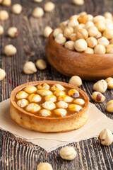 round tartlet with salted caramel and roasted hazelnuts