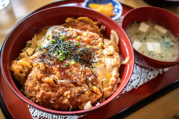カツ丼　日本の丼もの　和食イメージ