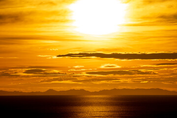 長崎の夕日　オレンジ色の海