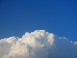 日本、もくもくした雲