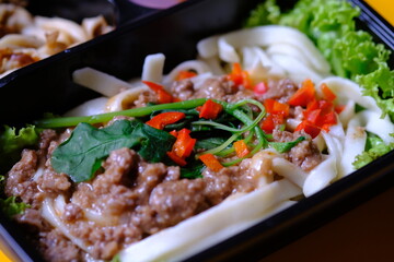 healthy bento. bento sehat. Minced beef fettucine with spinach, pickled pineapple and cucumber, grilled oyster mushrooms and fruit pudding. healthy food for weight loss. menu diet sehat. catering. 