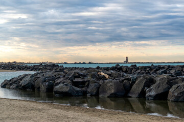 Calme matinée d'hiver au bord de mer