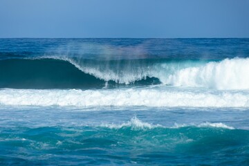 Fototapeta premium Wave crushing in the ocean