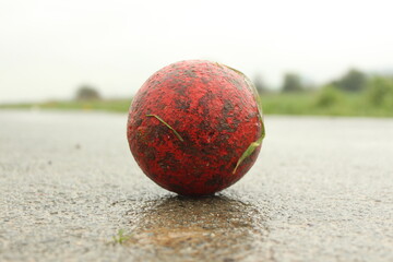 Bo&szlig;elkugel rot auf weg