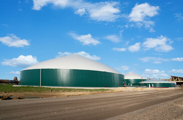 Gärbehälter einer großen neuen Biogasanlage.