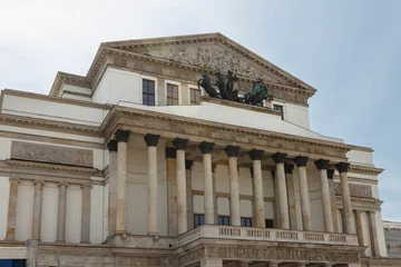 Photo sur Plexiglas Monument historique Detail of the facade of the Teatr Wielki, Polish National Opera in Warsaw, Poland