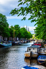 Obraz premium boats on the canal in Amsterdam