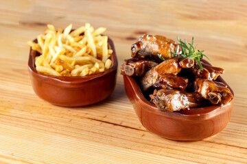 Lanches e pratos de restaurantes