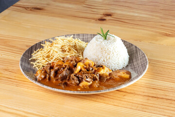 Lanches e pratos de restaurantes