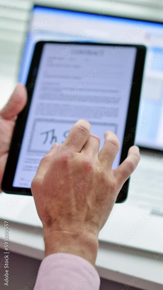 Poster digital signature on contract document online