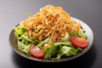 揚げごぼうサラダ