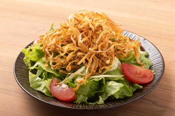 揚げごぼうサラダ