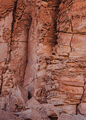 San Pedro de Atacama es una ciudad ubicada en una alta meseta árida en la Cordillera de los Andes del noreste chileno. Su espectacular paisaje circundante incluye desierto, salares, volcanes, géiseres