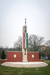 Obraz premium GYOR, HUNGARY - DECEMBER 22, 2012: Monument in Gyor dedicated to the ethnic greater Hungary and against the 1919 Trianon treaty dividing the empire, with a Hungarian double cross, called kettos keresz