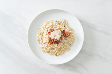 spaghetti with truffle cream sauce and mushroom
