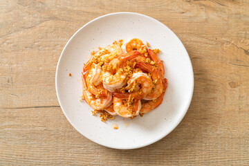 fried shrimps or prawns with garlic