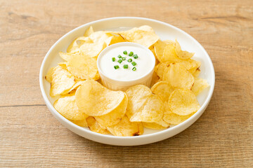 potato chips with sour cream
