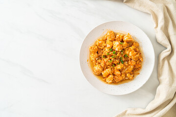 stir-fried shrimps with garlic and shrimps paste