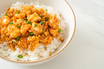 stir-fried shrimps with garlic and shrimps paste